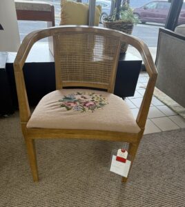 Dining Chair with Arms Drexel Oak Wood Needlepoint Fabric Mauve Tone H 30 x W 23 x L 22